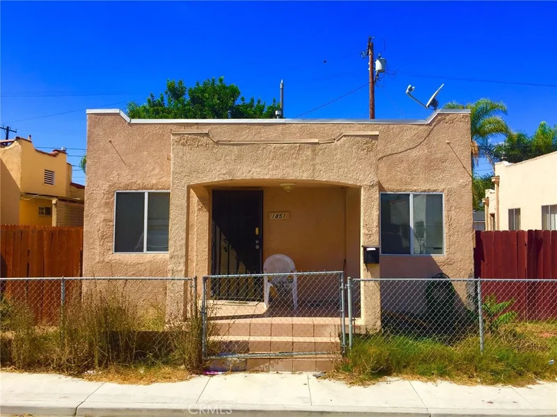 1851 N Linsley, Long Beach, CA 90806