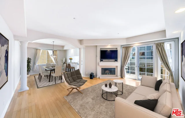 11680 Montana #206, Los Angeles, CA 90049