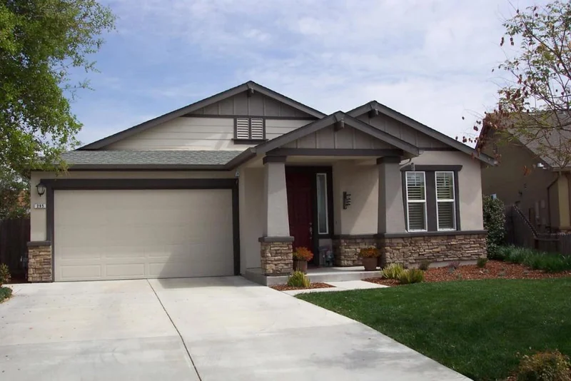 295 Koch, Hollister, CA 95023