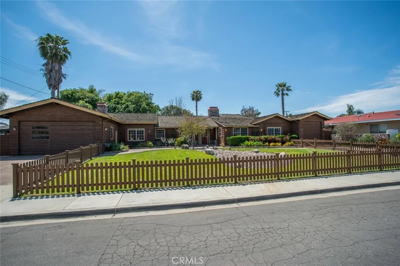 257 Santa Isabel, Costa Mesa, CA 92627