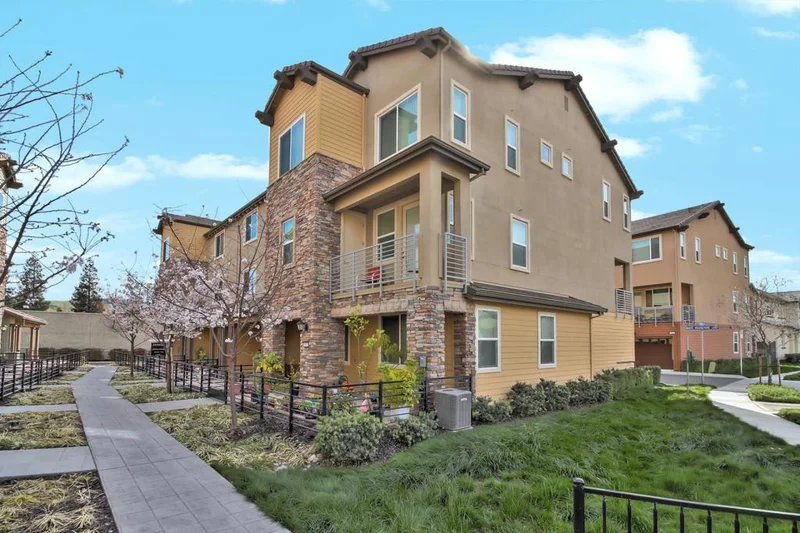 860 White Moonstone Loop, San Jose, CA 95123