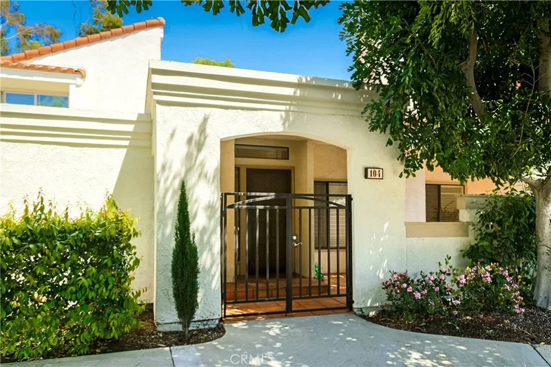 104 Navarre, Irvine, CA 92612