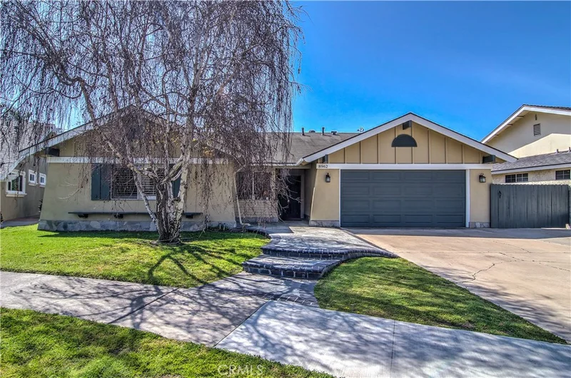 8962 Gleneagles, Westminster, CA 92683