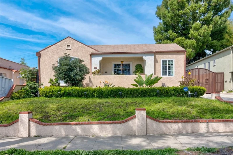 4527 64th, Los Angeles, CA 90043