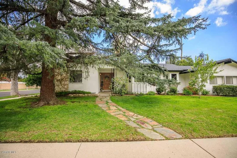 10052 Babbitt, Northridge, CA 91325