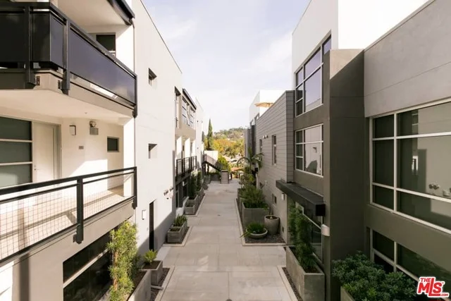 4111 Sunset #312, Los Angeles, CA 90029