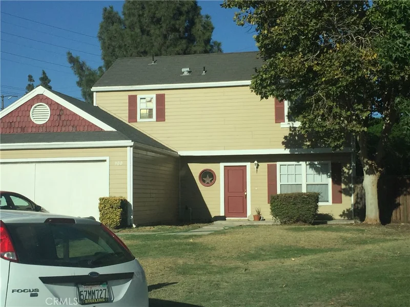 900 Oak Glen, Colton, CA 92324