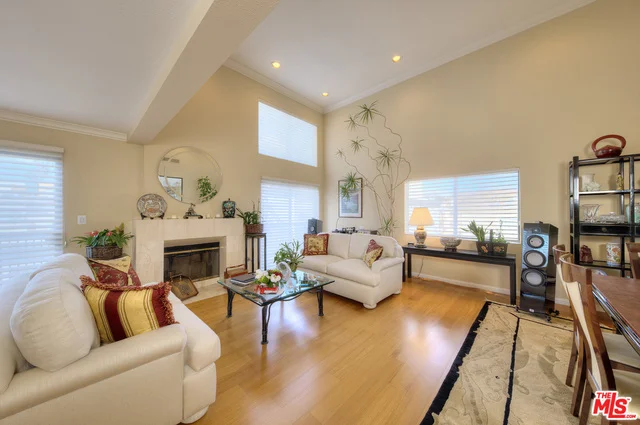 11737 Darlington #306, Los Angeles, CA 90049