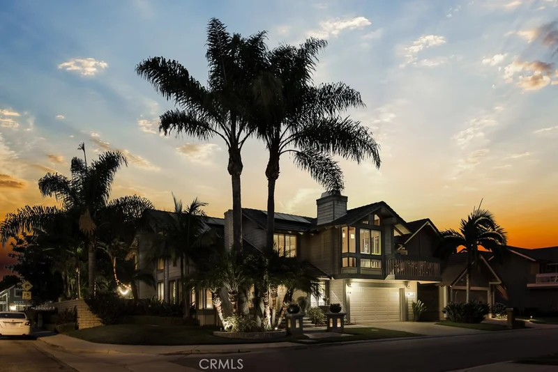 1124 Dana Dr, Costa Mesa, CA 92626