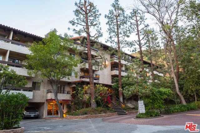 2700 Cahuenga 2210, Los Angeles, CA 90068