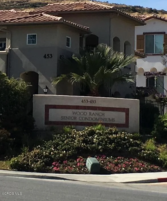 453 Country Club #105, Simi Valley, CA 93065