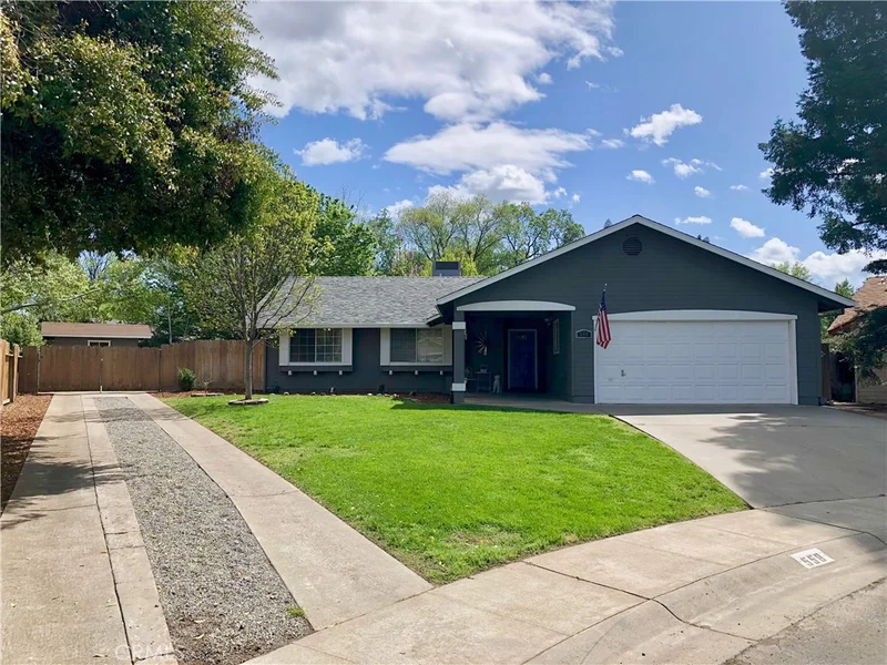 558 Grand Smokey, Chico, CA 95973