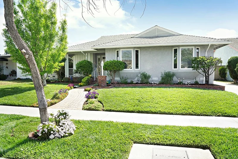 2712 Ladoga, Long Beach, CA 90815