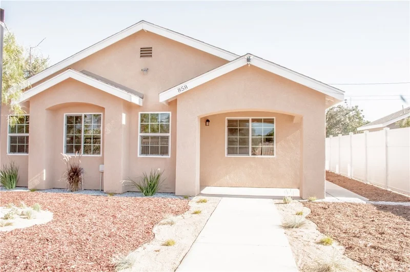 858 Fairway, Colton, CA 92324