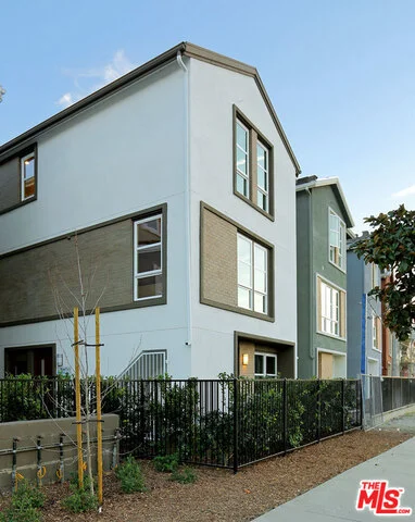 2700 Chaucer #28, Los Angeles, CA 90065