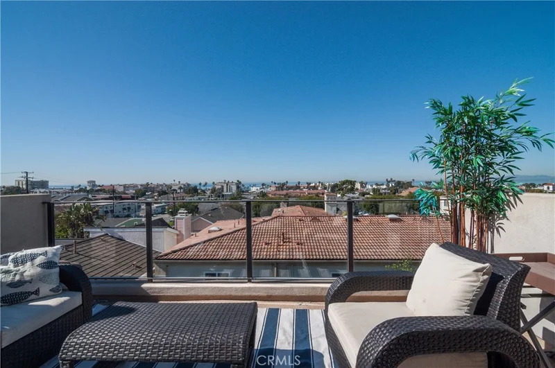 123 Guadalupe #C, Redondo Beach, CA 90277