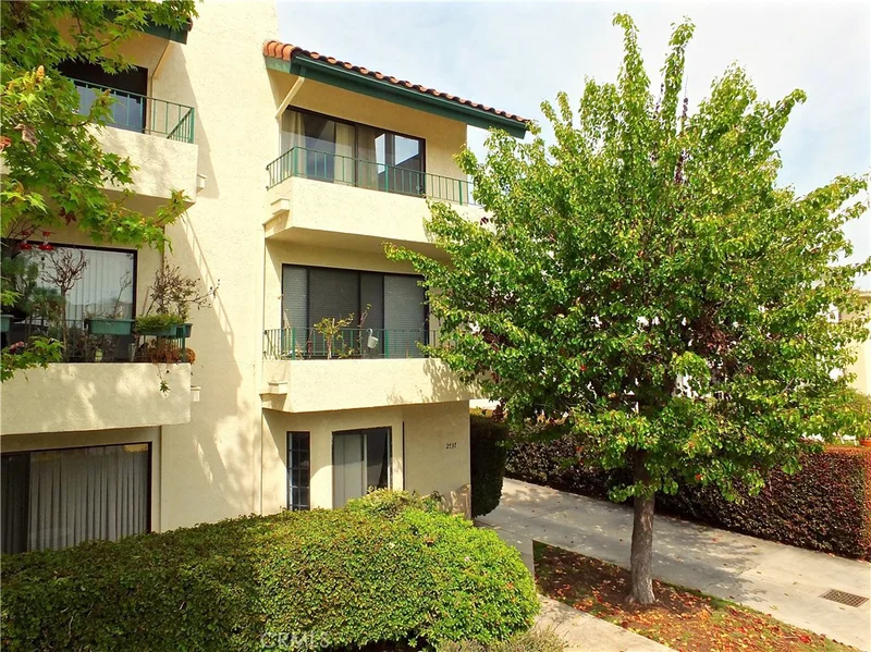 2737 2nd #4, Long Beach, CA 90803