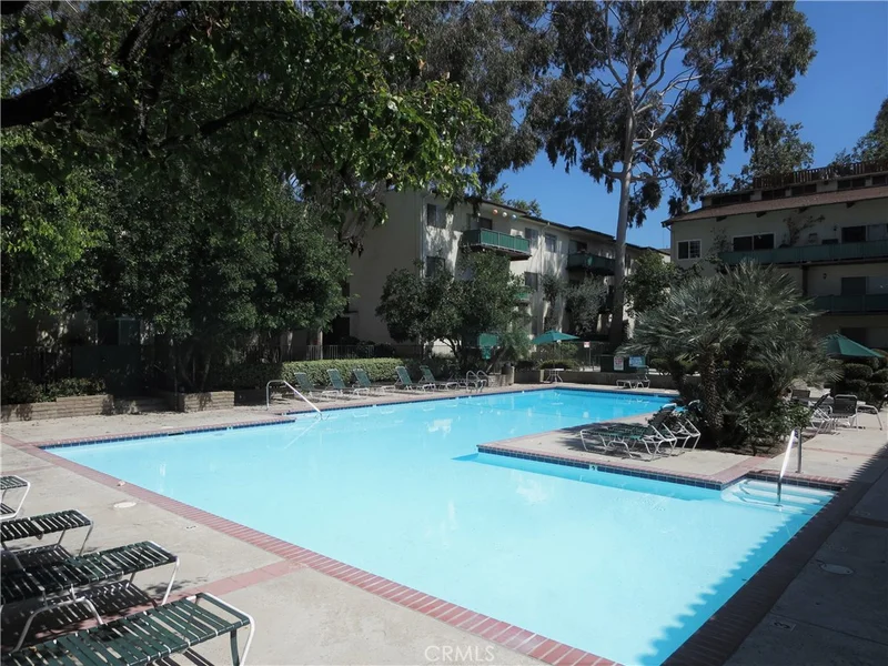 5460 White Oak #B203, Encino, CA 91316