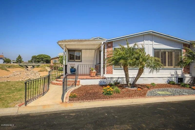 123 Poinsettia Gardens, Ventura, CA 93004