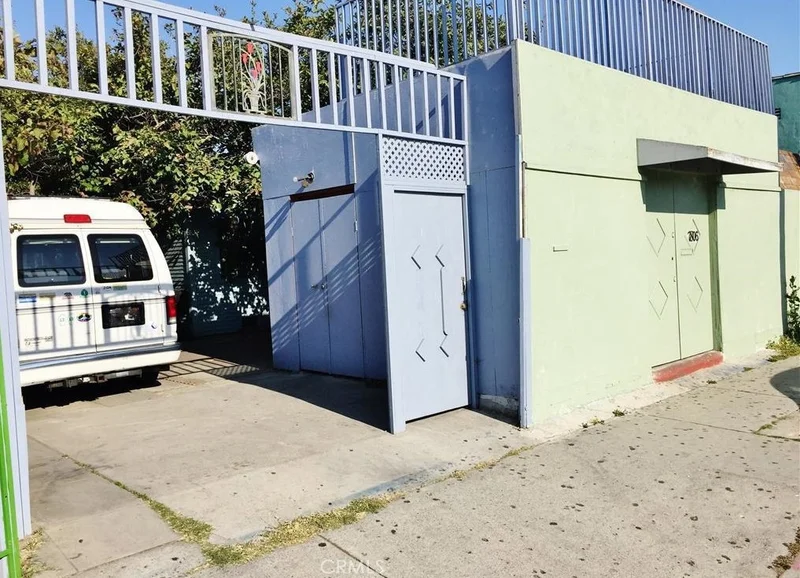 7806 San Pedro, Los Angeles, CA 90003
