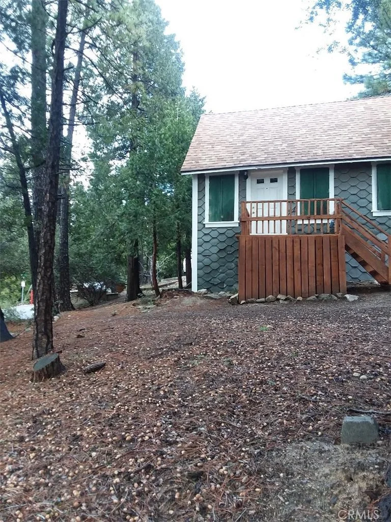561 Woodsey, Crestline, CA 92325
