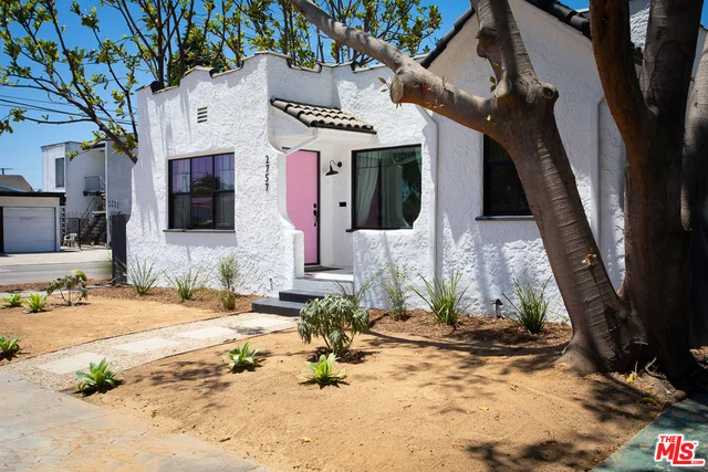 2757 West View, Los Angeles, CA 90016