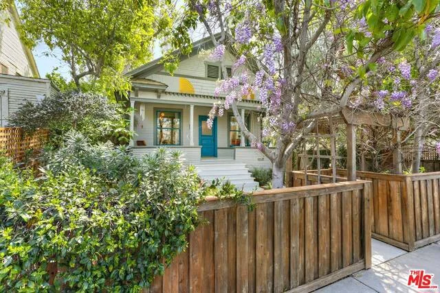 1130 Sanborn, Los Angeles, CA 90029