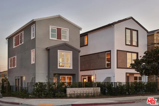 2700 E Chaucer Street 30, Los Angeles, CA 90065