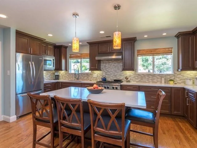 124 Hollycrest, Los Gatos, CA 95032