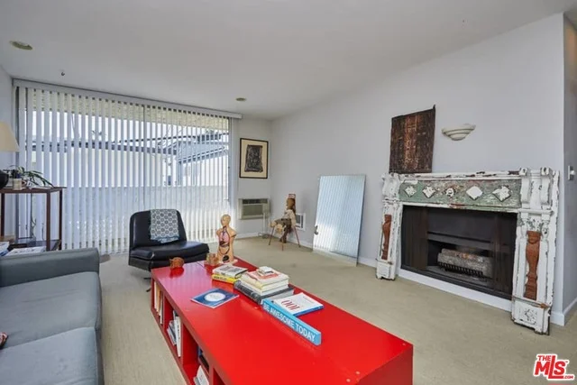 11645 Montana #223, Los Angeles, CA 90049