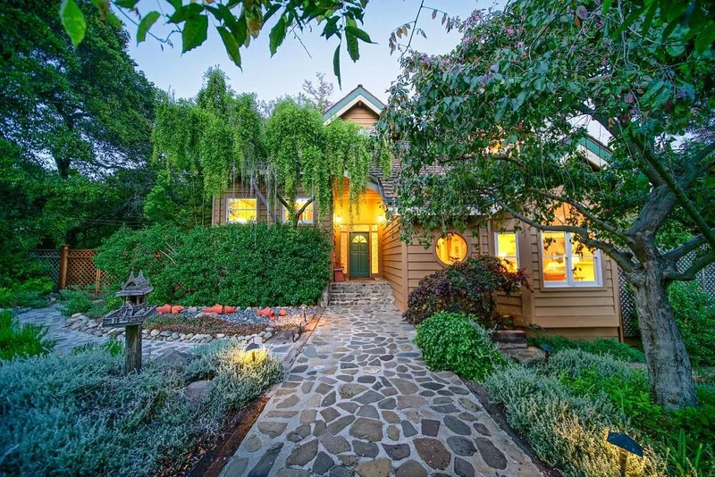 560 Graham Hill, Santa Cruz, CA 95060