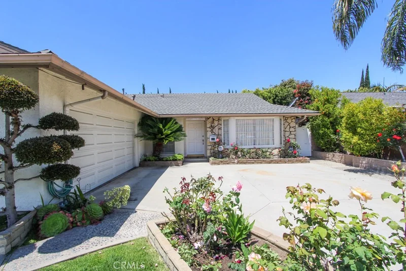 18421 Carnaby, Huntington Beach, CA 92648
