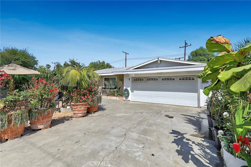 901 Golden West, Santa Ana, CA 92704