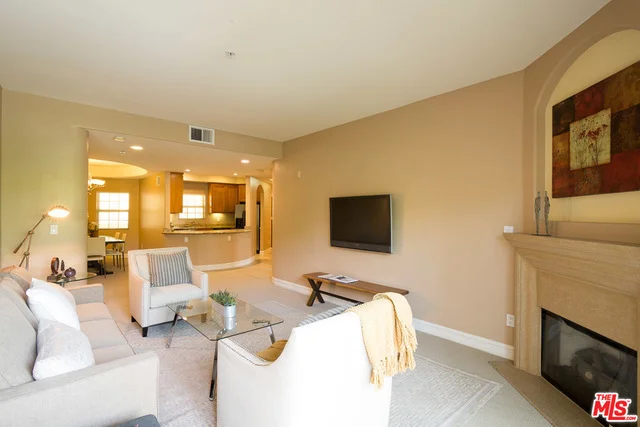 4601 Coldwater Canyon #204, Studio City, CA 91604