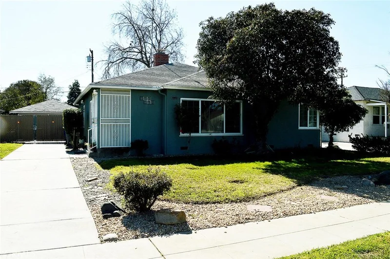 2728 E Michigan Avenue, Fresno, CA 93703