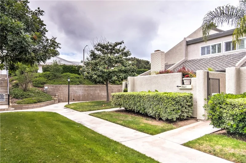 18633 Applewood #25, Huntington Beach, CA 92646