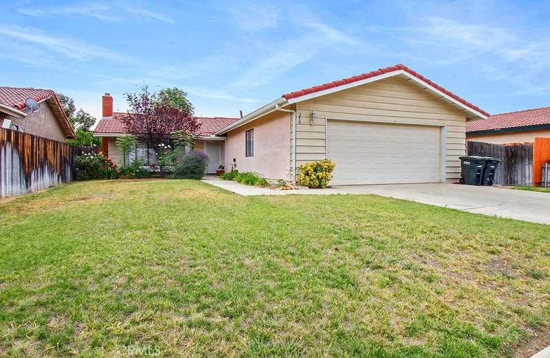 256 White Oak, Lake Elsinore, CA 92530