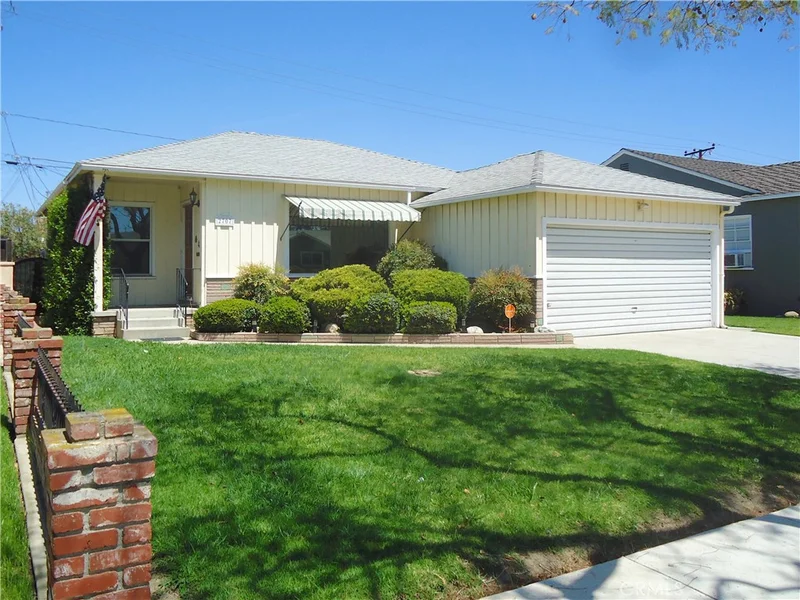 2707 Warwood, Lakewood, CA 90712