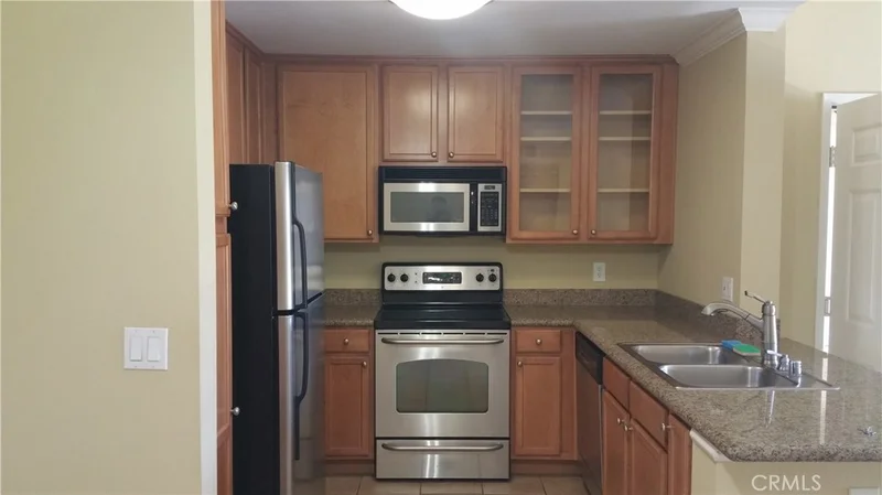 1035 La Terraza #305, Corona, CA 92879