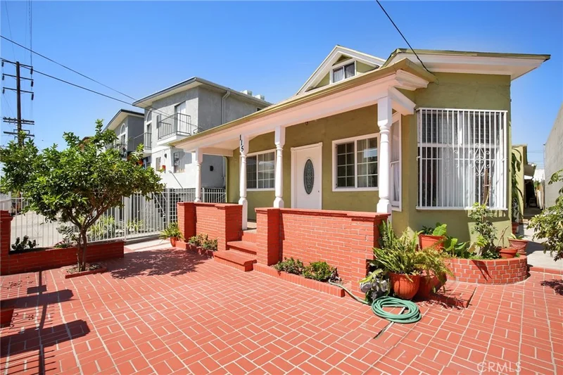 115 Avenue 64, Los Angeles, CA 90042