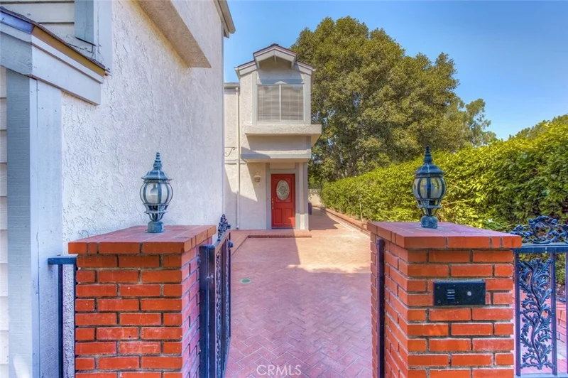 101 Eisenhower, Placentia, CA 92870