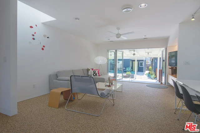 851 California, Burbank, CA 91505