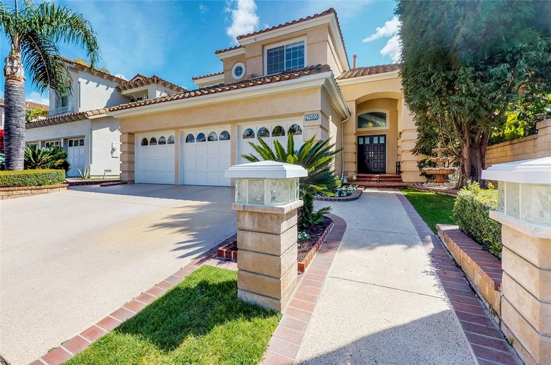 27480 Glenwood Drive, Mission Viejo, CA 92692
