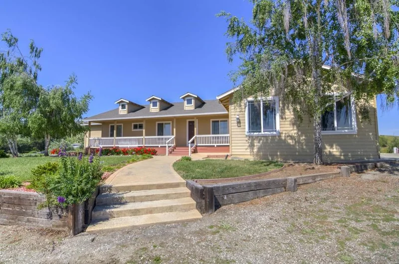 1255 Riverside, Hollister, CA 95023