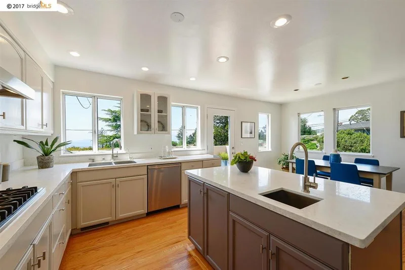 5525 Balboa Dr., Oakland, CA 94611