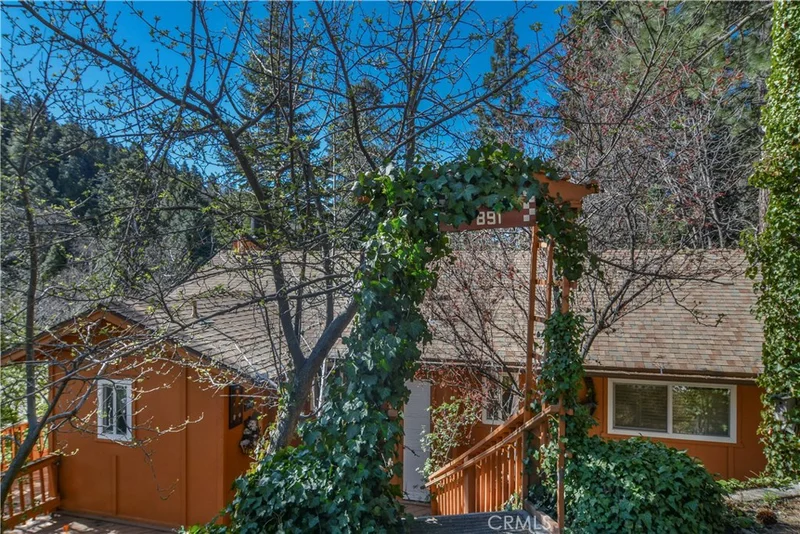891 Virginia, Lake Arrowhead, CA 92352