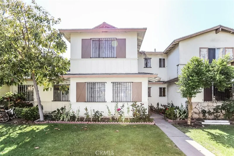 30 Paradise Valley, Carson, CA 90745