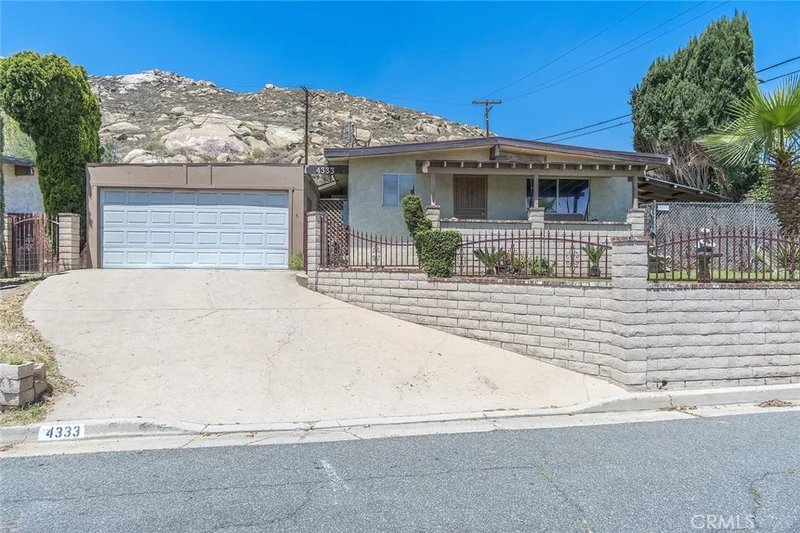 4333 Estrada, Riverside, CA 92509