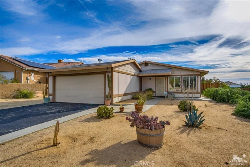 10090 Santa Cruz, Desert Hot Springs, CA 92240