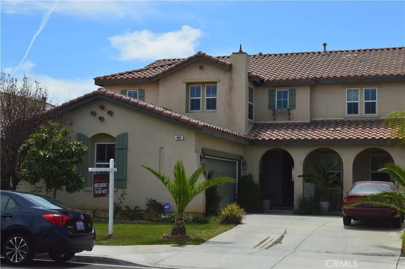 913 Curlew, Perris, CA 92571